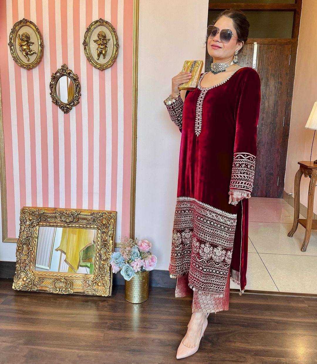 YNF VELVET KESH150 1188SUITS & DRESSES WHOLESALE PAKISTANI KASHMIRI VELVET EMBROIDERY PALAZZO LADIES SILK SUITS MANUFACTURER