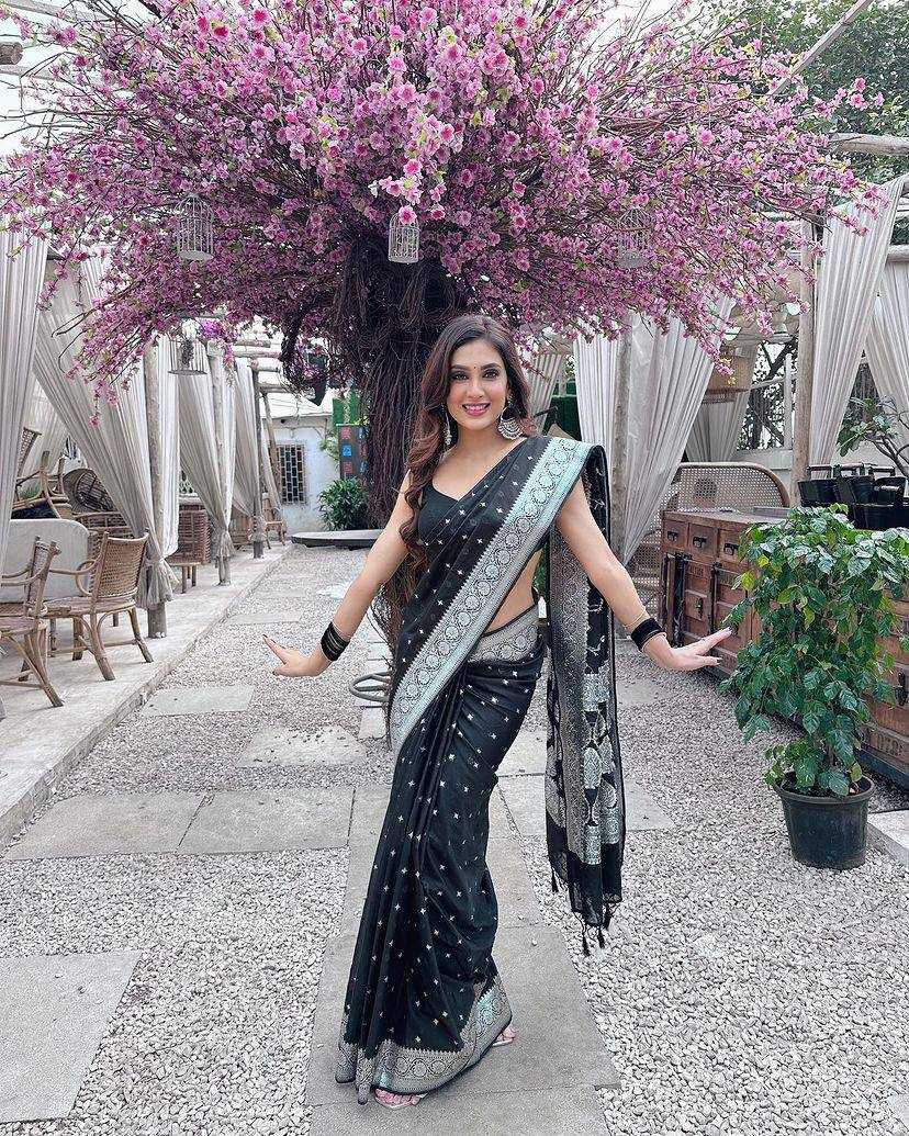 BLACK SAREES