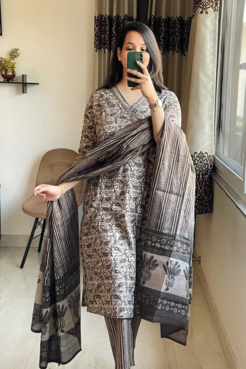 Ynf Cotton KESH559 SIMRAN Suits & Dresses Festive Collections Wholesale Straight Cut Suits Printed Dresses Cotton Dresses Manufacturer- Kapda Export