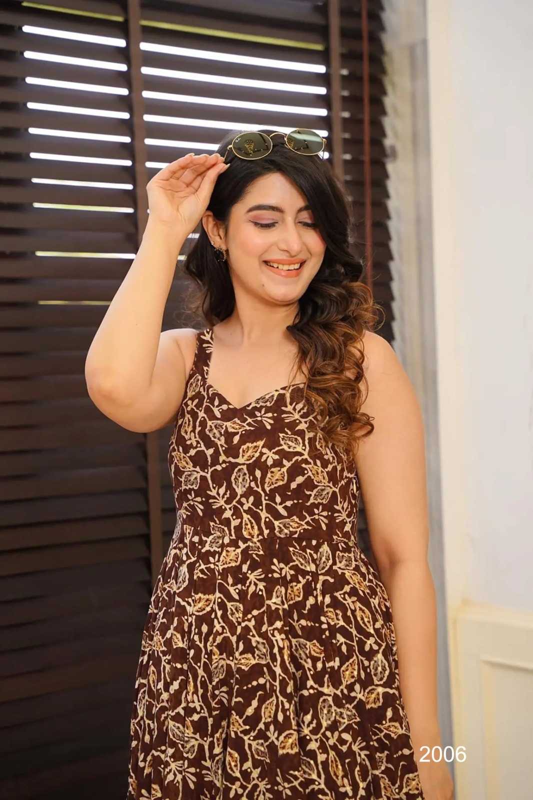 Ynf Heavy Rayon KESH530 LUCAYA VOL-20 2001 Gowns Wholesale Long Gowns Indo-Western Gowns Reception Gowns Manufacturer- Kapda Export