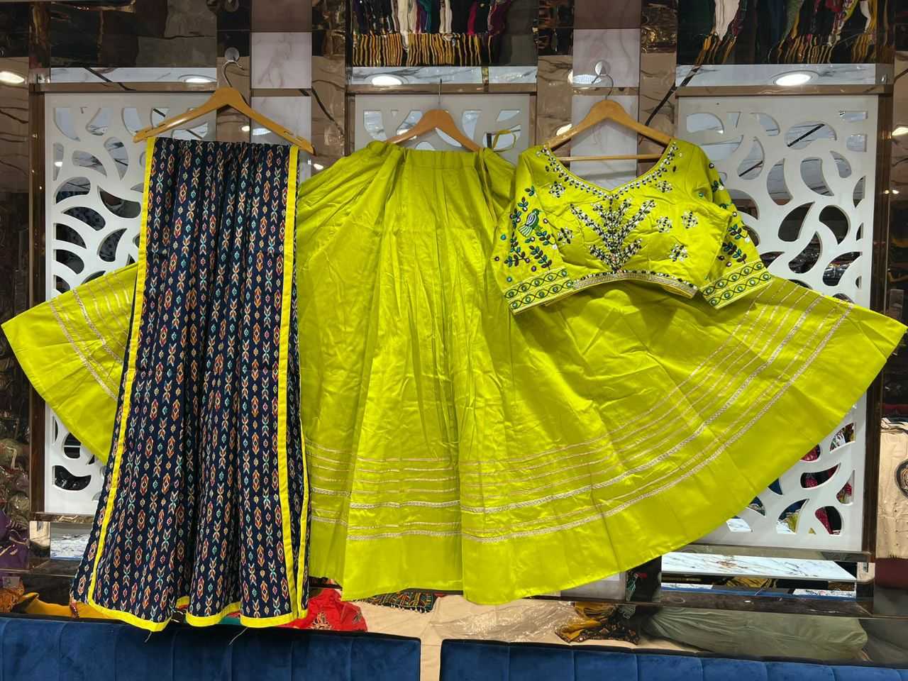 YNF SILK COTTON KESH179 AHB75 LEHENGAS WHOLESALE TRADITIONAL SILK NAVRATRI CHANIYA CHOLI LEHENGAS MANUFACTURER