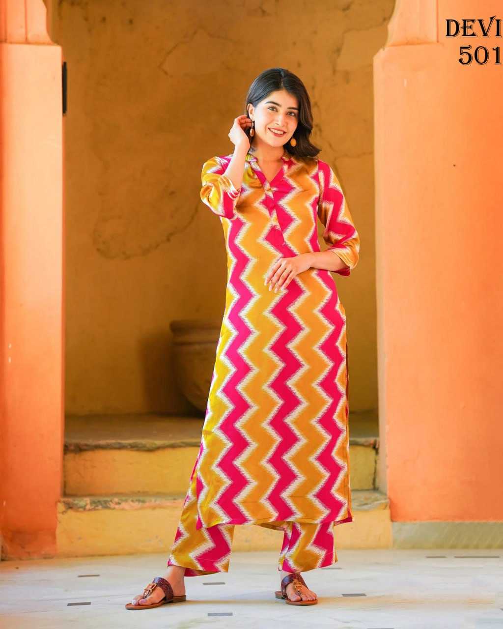 YNF MUSLIN RIN131 501 KURTIS WHOLESALE LONG PRINTED KURTI WITH PANT V-NECK KURTIS MANUFACTURER