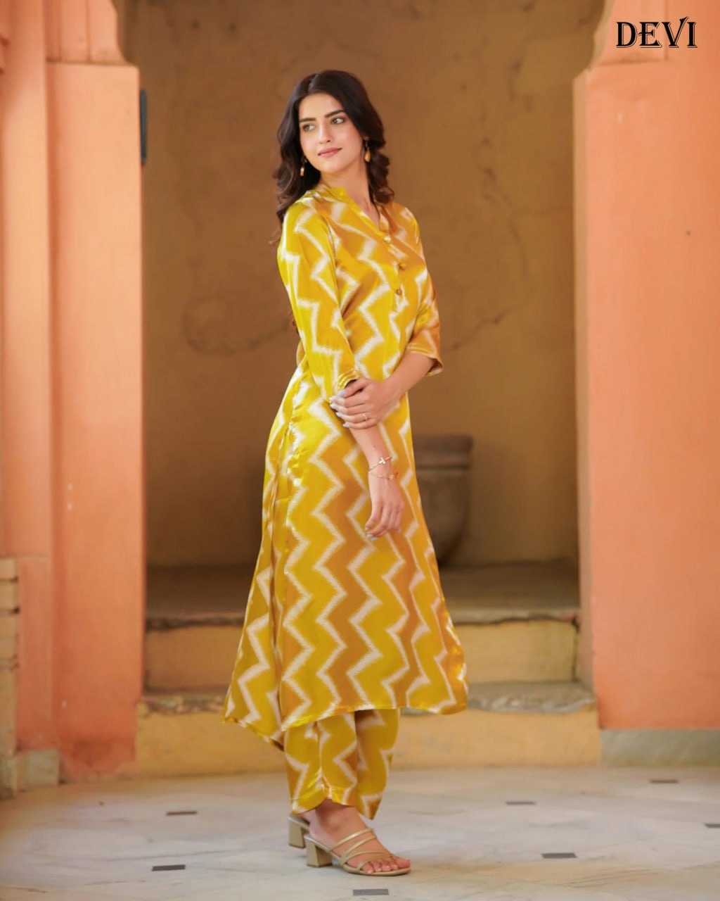 YNF MUSLIN RIN131 501 KURTIS WHOLESALE LONG PRINTED KURTI WITH PANT V-NECK KURTIS MANUFACTURER