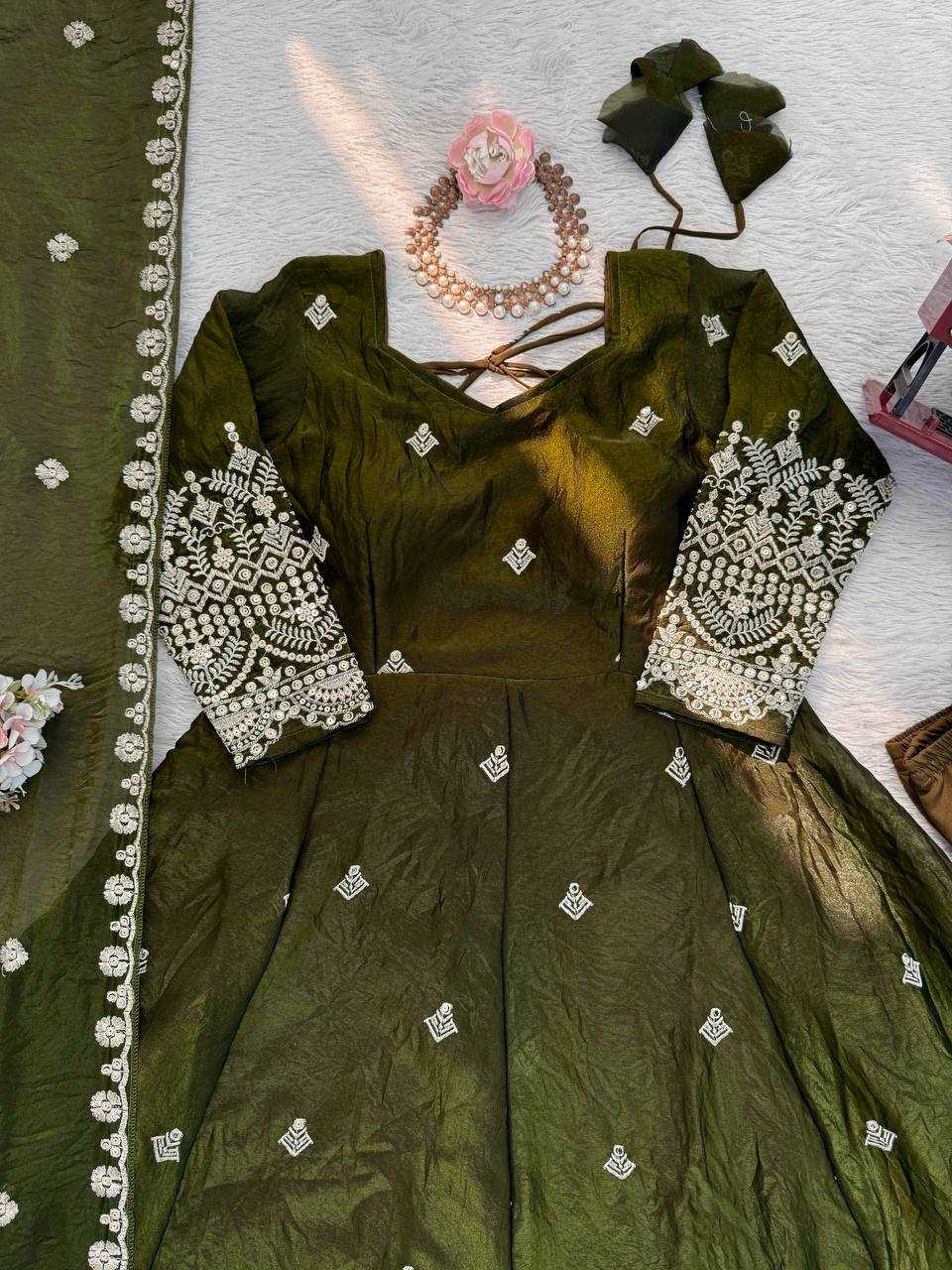 Ynf FENDY Silk RIN133 1564 Gowns Wholesale Party Gowns Wedding Gown Evening Gowns Manufacturer- Kapda Export