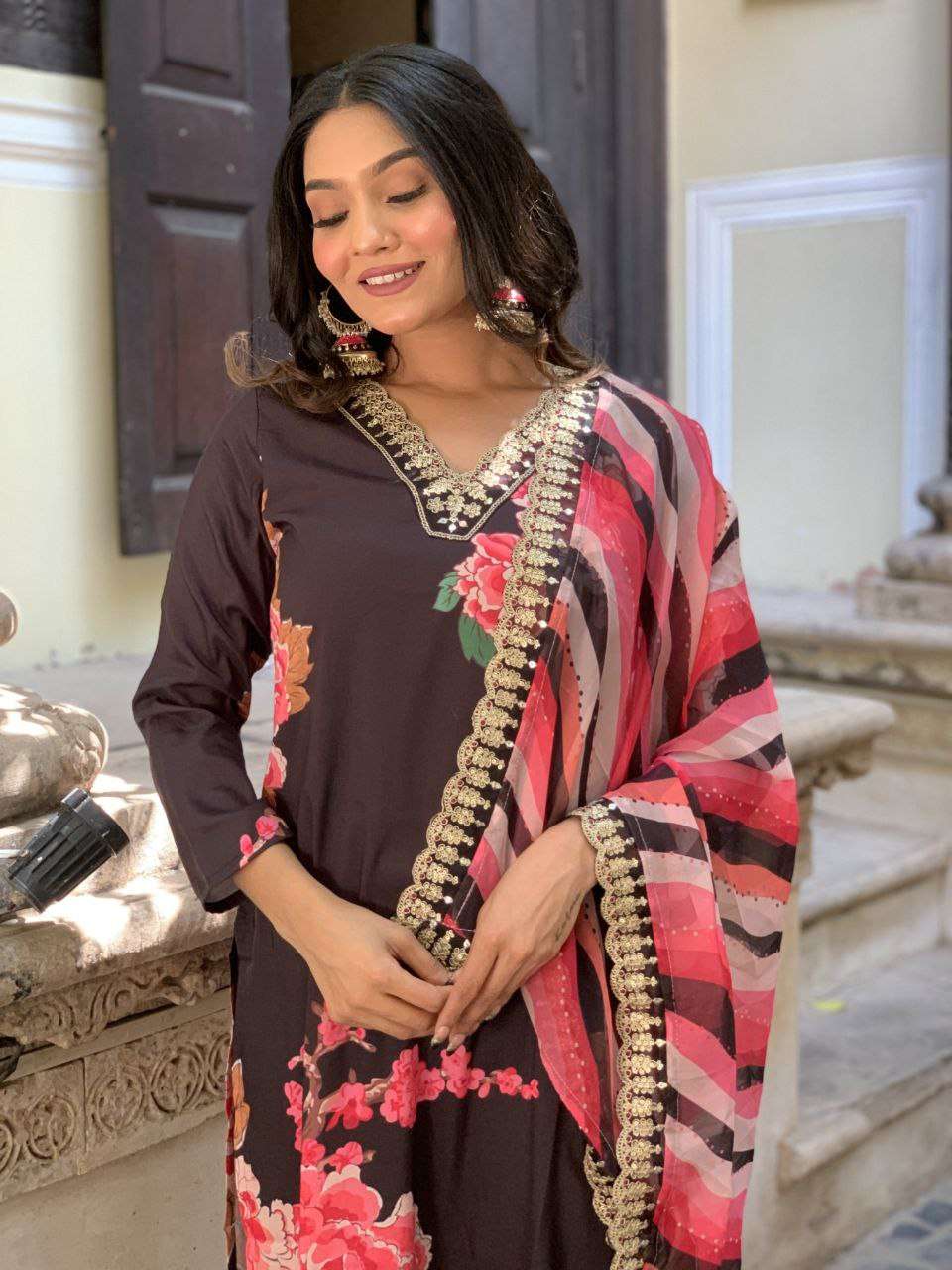 YNF MUSLIN SMC 454 SUITS & DRESSES WHOLESALE LADIES PRINTED DRESSES SUITS EMANUFACTURER