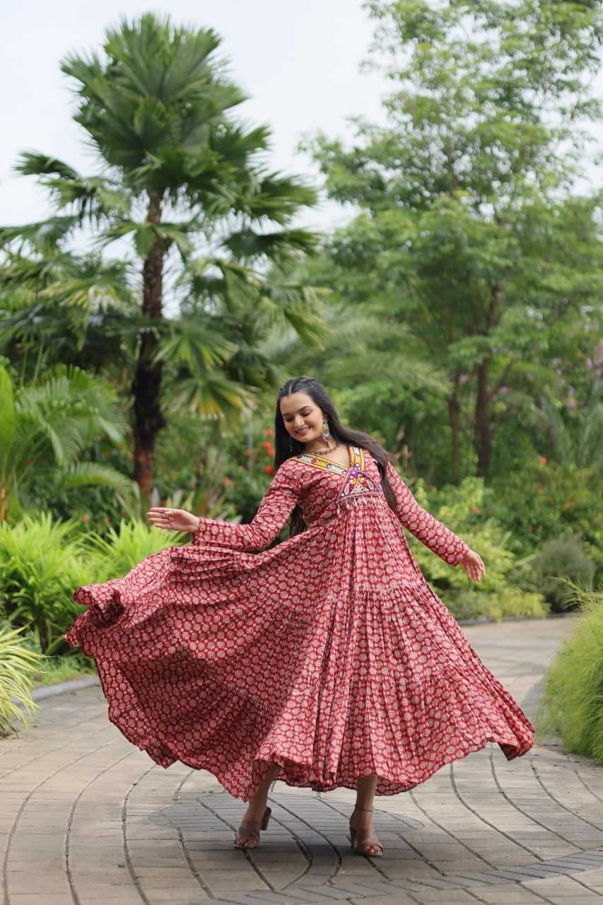 YNF COTTON KESH132 9205 GOWNS WHOLESALE PRINTED LONG NAVRATRI GOWNS MANUFACTURER 