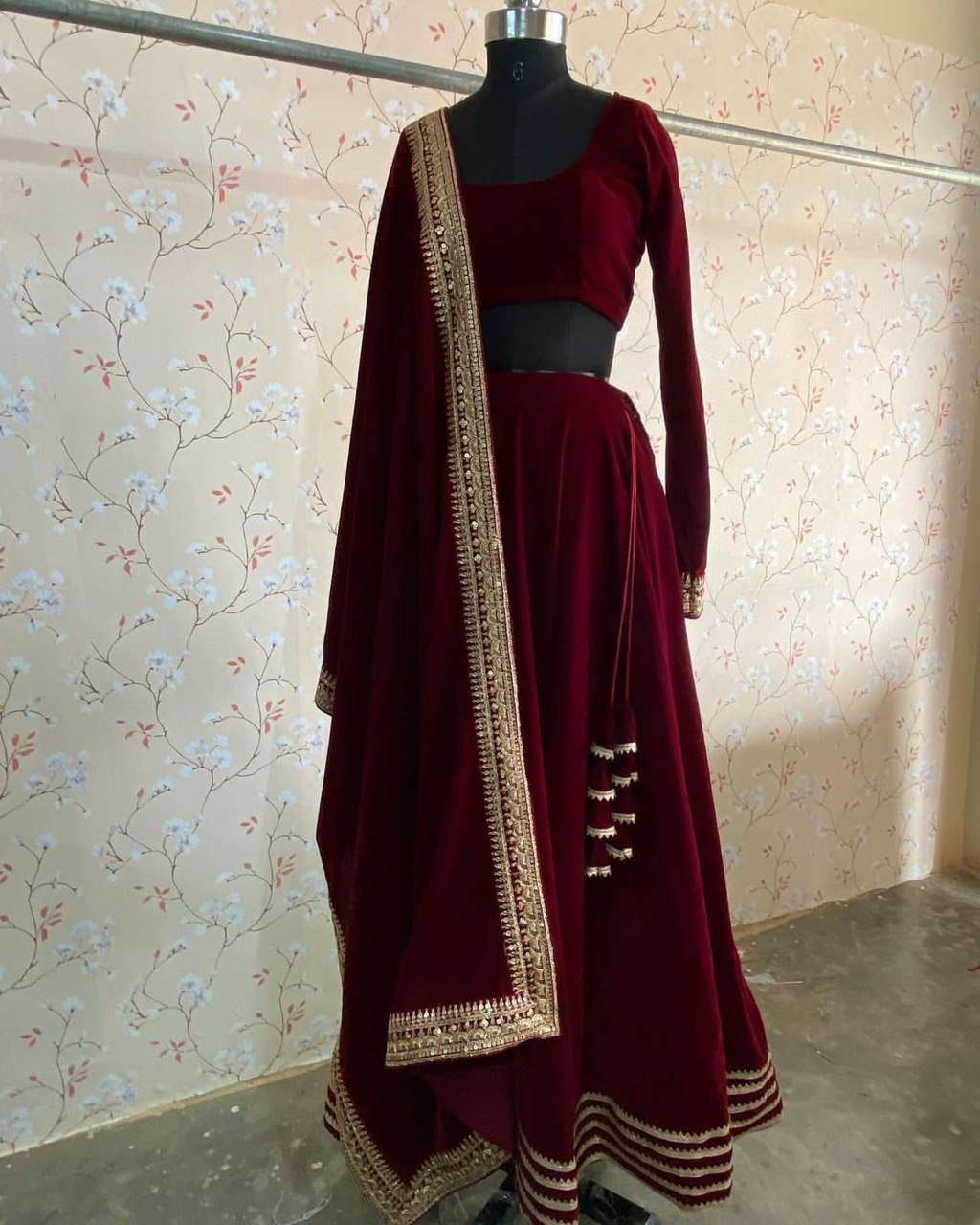  YNF VELVET RIN141 350 LEHENGAS WHOLESALE FANCY SILK VELVET LEHENGAS MANUFACTURER