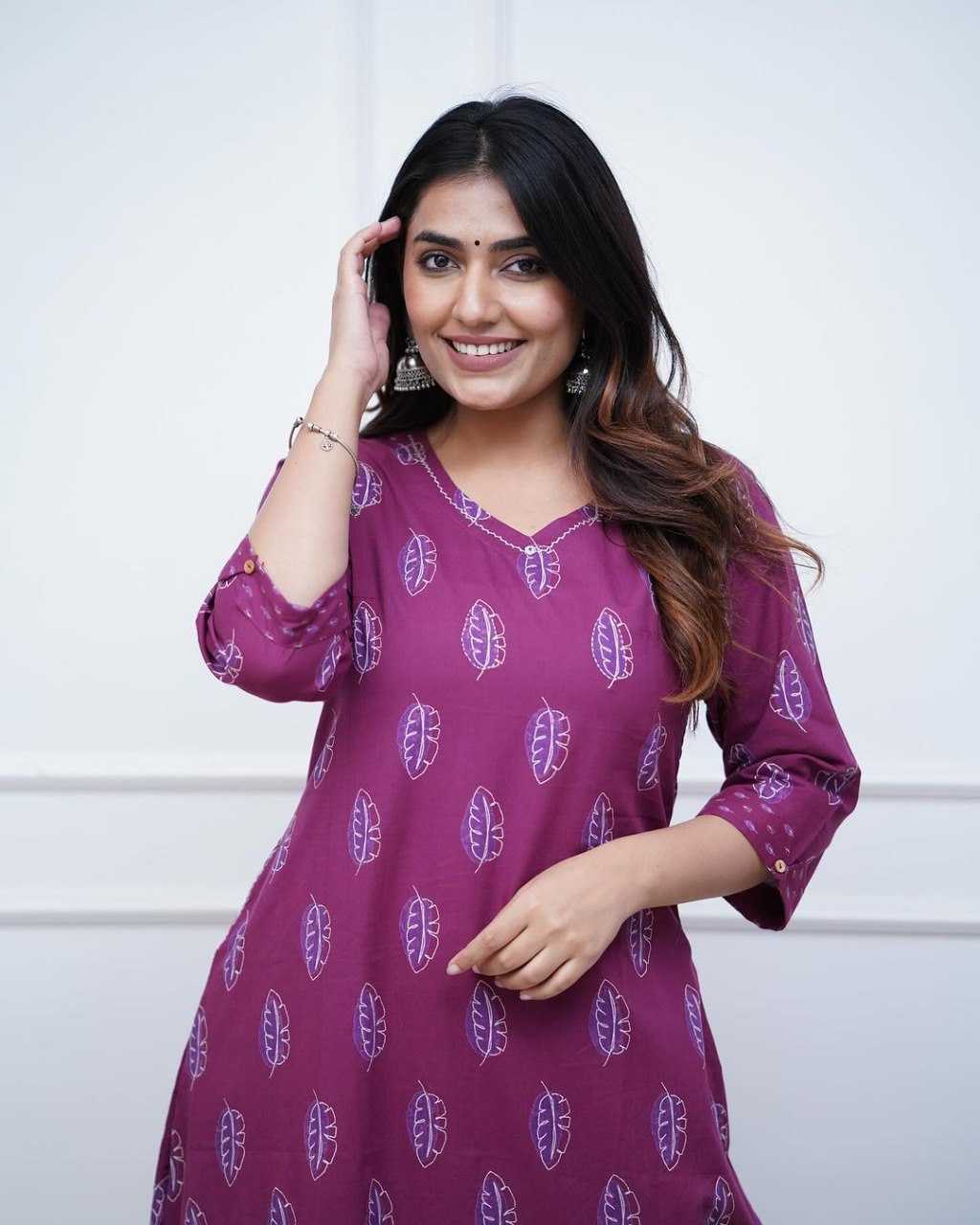 YNF MUSLIN KESH164 G64 KURTIS WHOLESALE LONG PRINTED KURTI WITH BOTTOM V-NECK LONG KURTIS MANUFACTURER- Kapda Export