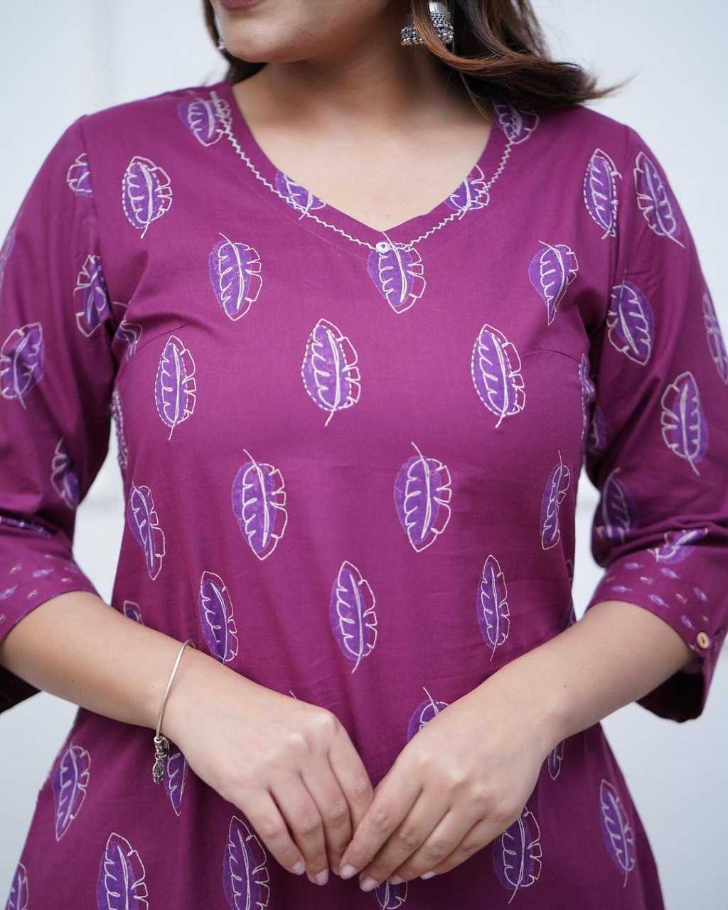 YNF MUSLIN KESH164 G64 KURTIS WHOLESALE LONG PRINTED KURTI WITH BOTTOM V-NECK LONG KURTIS MANUFACTURER- Kapda Export