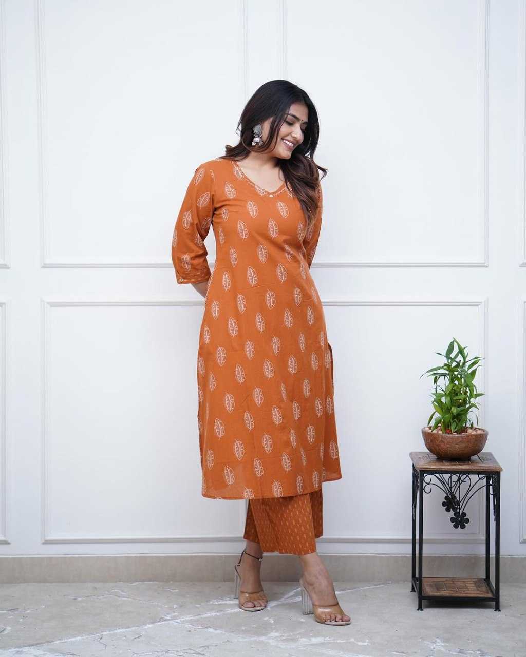 YNF MUSLIN KESH164 G64 KURTIS WHOLESALE LONG PRINTED KURTI WITH BOTTOM V-NECK LONG KURTIS MANUFACTURER- Kapda Export