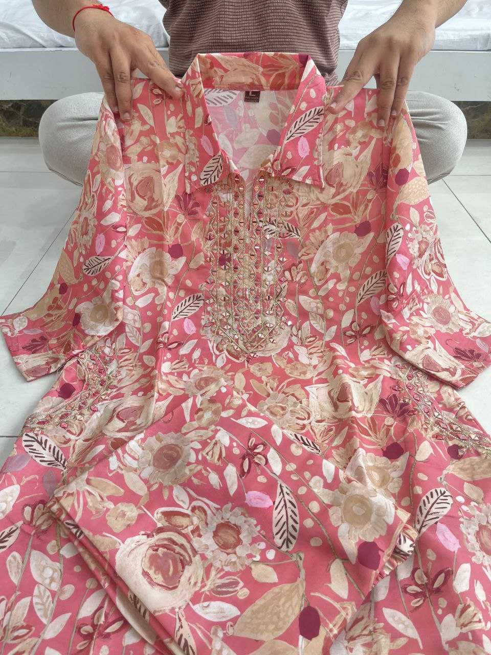 YNF MUSLIN KESH209  8889_7 KURTIS WHOLESALE COLLAR NECK KURTI WITH PANT MIRROR WORK KURTI MANUFACTURER