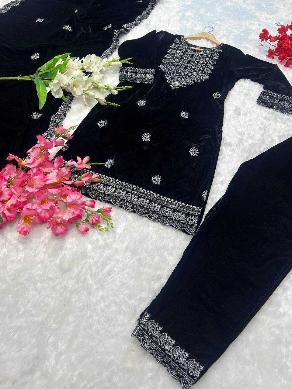 YNF VELVET KESH164 G79 SUITS & DRESSES WHOLESALE EMBROPIDERY VELVET WEDDING BLUE SUITS MANUFACTURE- Kapda Export