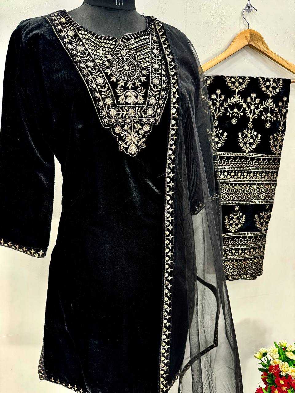 YNF VELVET KESH239 187 SUITS & DRESSES PAKISTANI WEDDING LADIES SUITS MANUFACTUR- Kapda Export