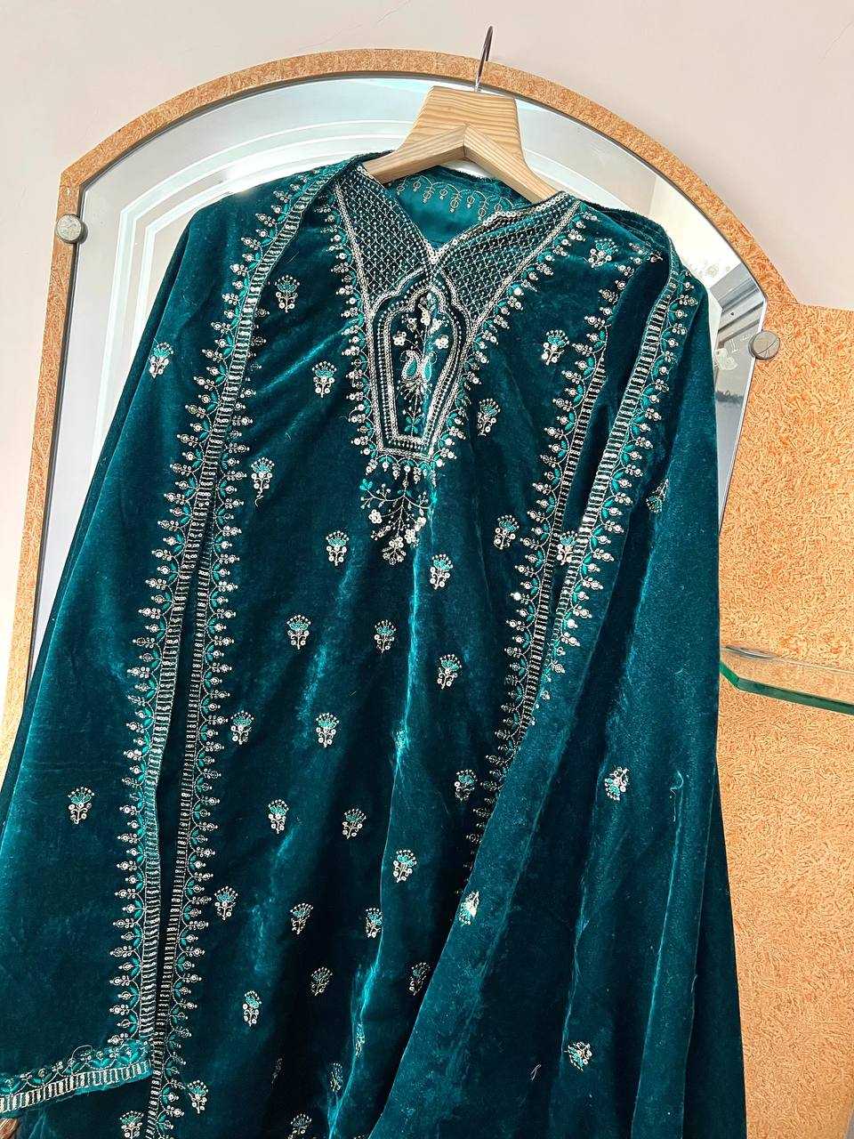 YNF VELVET KESH399 3132 SUITS & DRESSES WHOLESALE HIGH-LOW WEDDING EID SUITS MANUFACTURER- Kapda Export