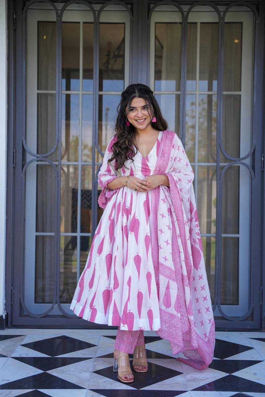 YNF MUSLIN KESH232 998 GOWNS WHOLESALE PRINTED ANARKALI WHITE GOWNS MANUFACTURER- Kapda Export