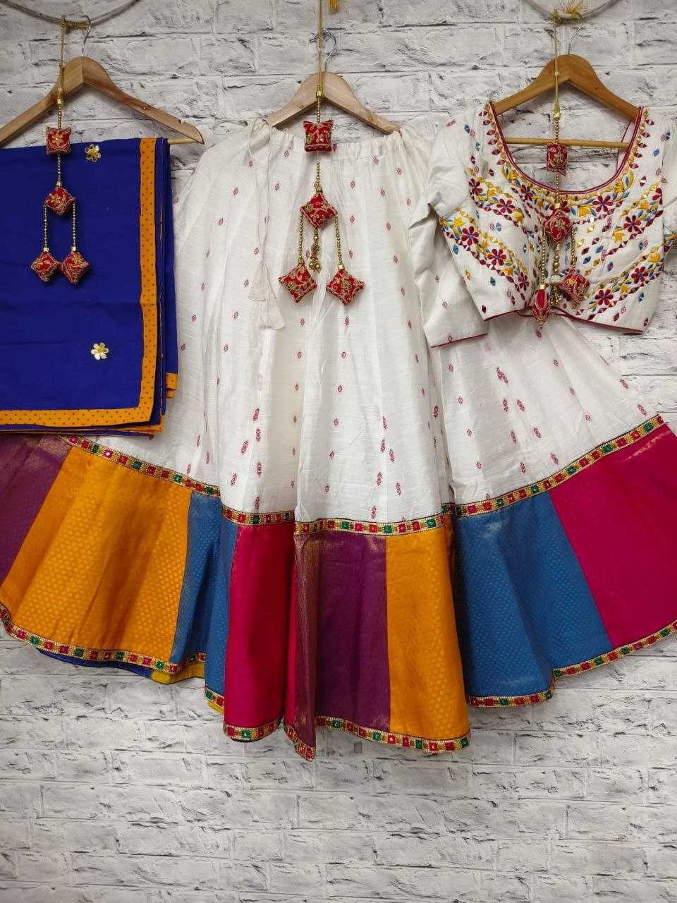 YNF SILK KESH179 AHB80 LEHENGAS WHOLESALE TRADITIONAL SILK WHITE LEHENGAS MANUFACTURER