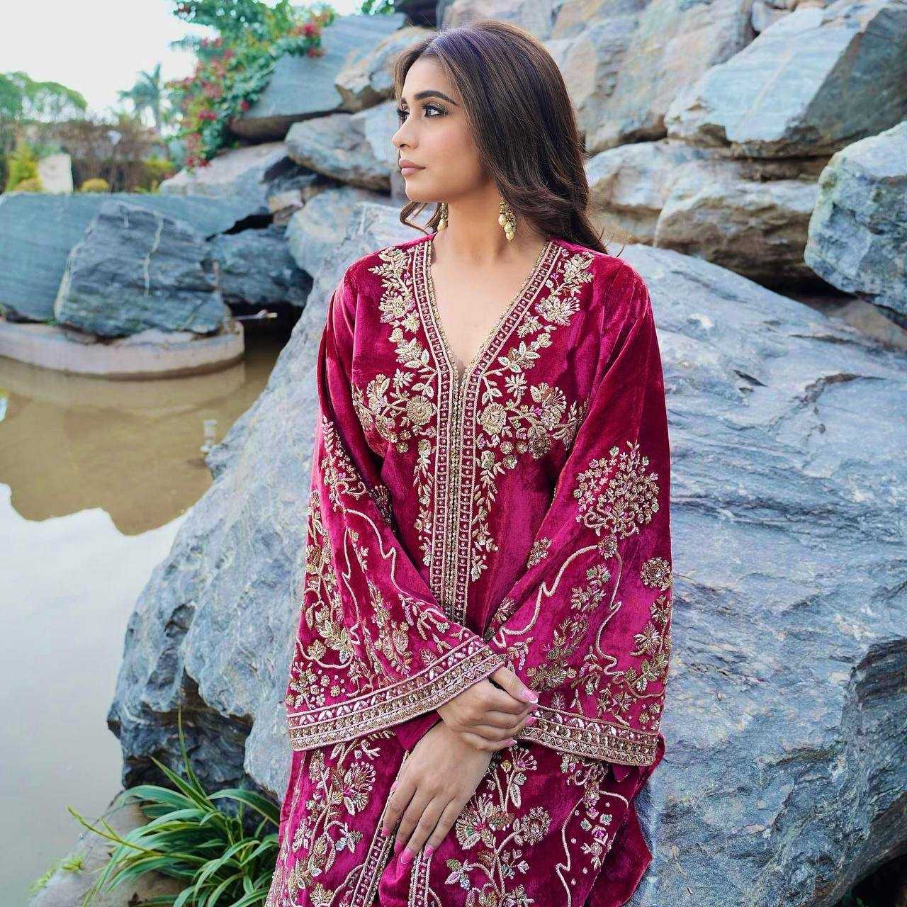 YNF VELVET KESH149 1322 SUITS & DRESSES WHOLESALE VELVET EMBROIDERY LADIES PINK SALWAE SUITS MANUFACTURE- Kapda Export