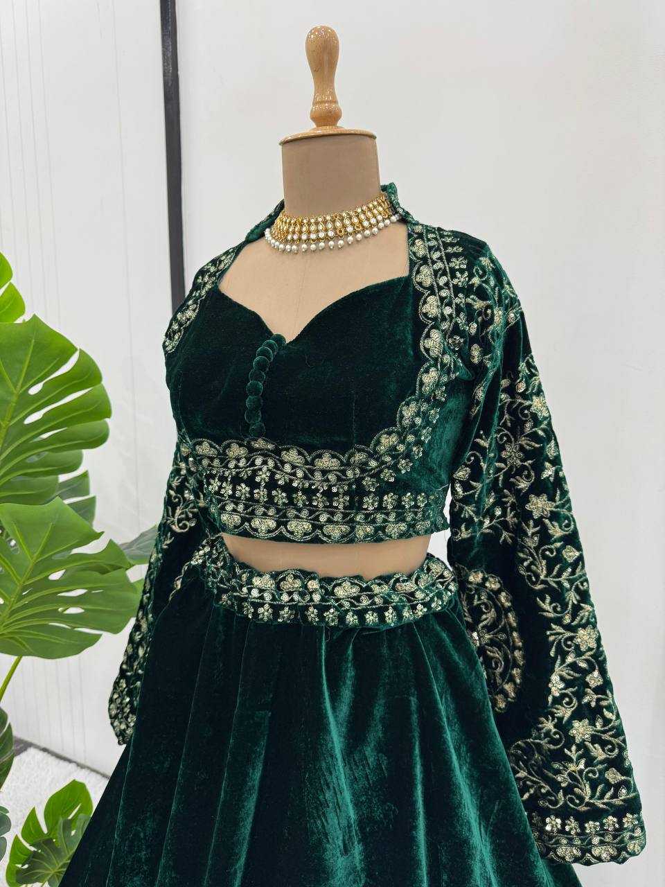 YNF VELVET RIN162 302 LEHENGAS WHOLESALE GREEN SEQUINS VELVET LEHENGAS MANUFACTURER