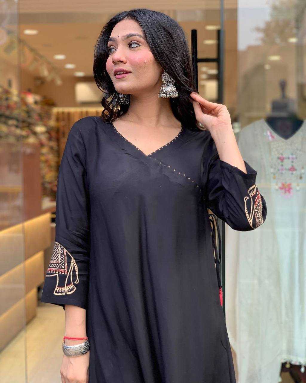 YNF MUSLIN KESH211 LDY115 KURTIS WHOLESALE FESTIVE LONG KURTI WITH BOTTOM BLACK KURTIS MANUFACTURER- Kapda Export