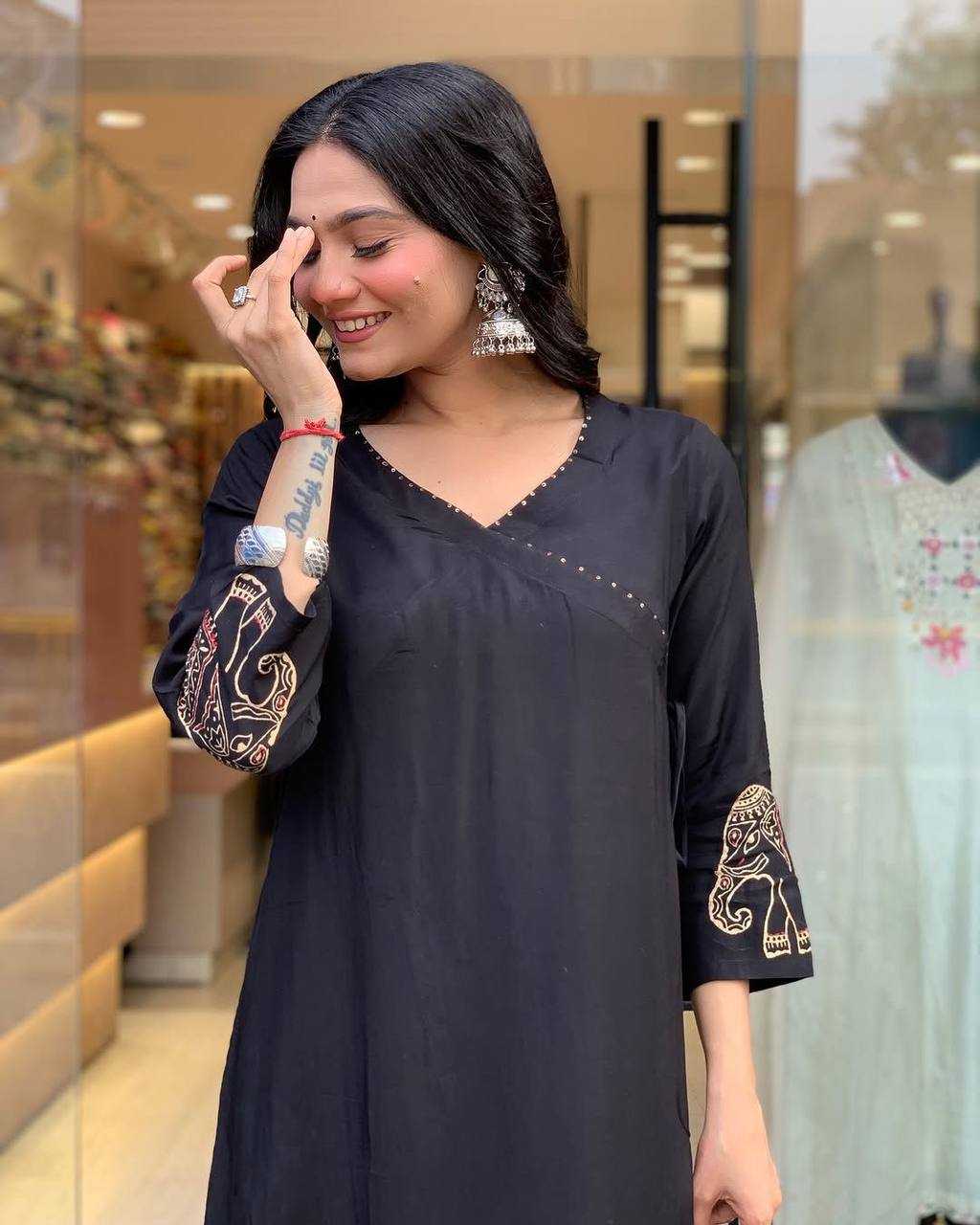 YNF MUSLIN KESH211 LDY115 KURTIS WHOLESALE FESTIVE LONG KURTI WITH BOTTOM BLACK KURTIS MANUFACTURER- Kapda Export