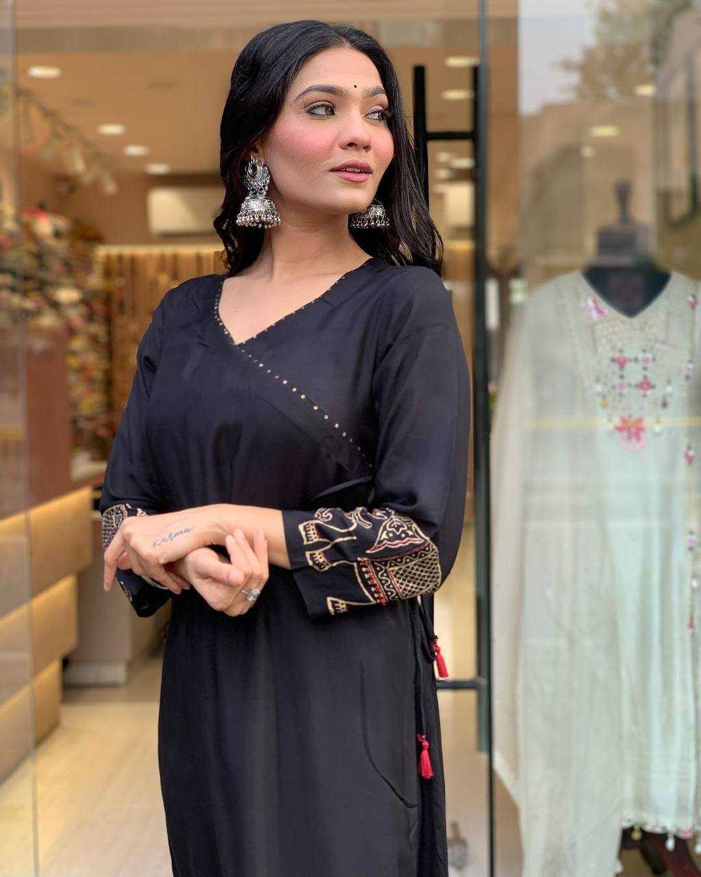 YNF MUSLIN KESH211 LDY115 KURTIS WHOLESALE FESTIVE LONG KURTI WITH BOTTOM BLACK KURTIS MANUFACTURER- Kapda Export