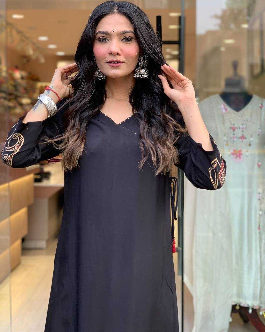 YNF MUSLIN KESH211 LDY115 KURTIS WHOLESALE FESTIVE LONG KURTI WITH BOTTOM BLACK KURTIS MANUFACTURER- Kapda Export