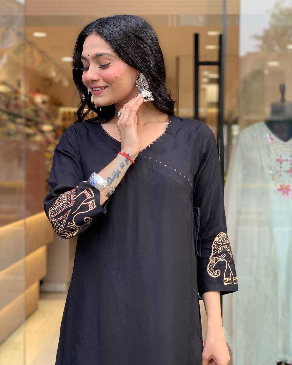 YNF MUSLIN KESH211 LDY115 KURTIS WHOLESALE FESTIVE LONG KURTI WITH BOTTOM BLACK KURTIS MANUFACTURER- Kapda Export