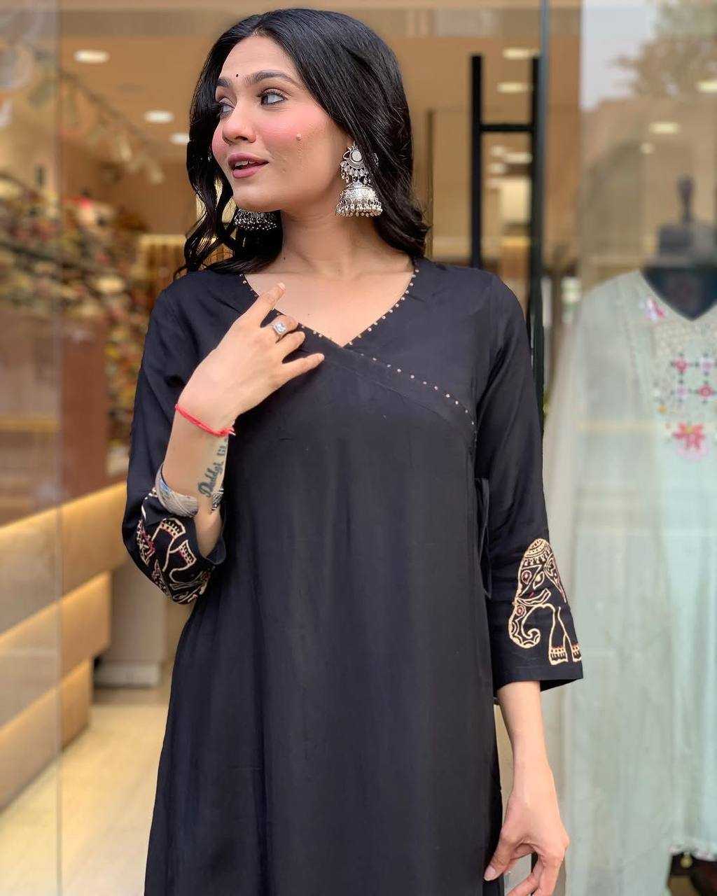 YNF MUSLIN KESH211 LDY115 KURTIS WHOLESALE FESTIVE LONG KURTI WITH BOTTOM BLACK KURTIS MANUFACTURER- Kapda Export