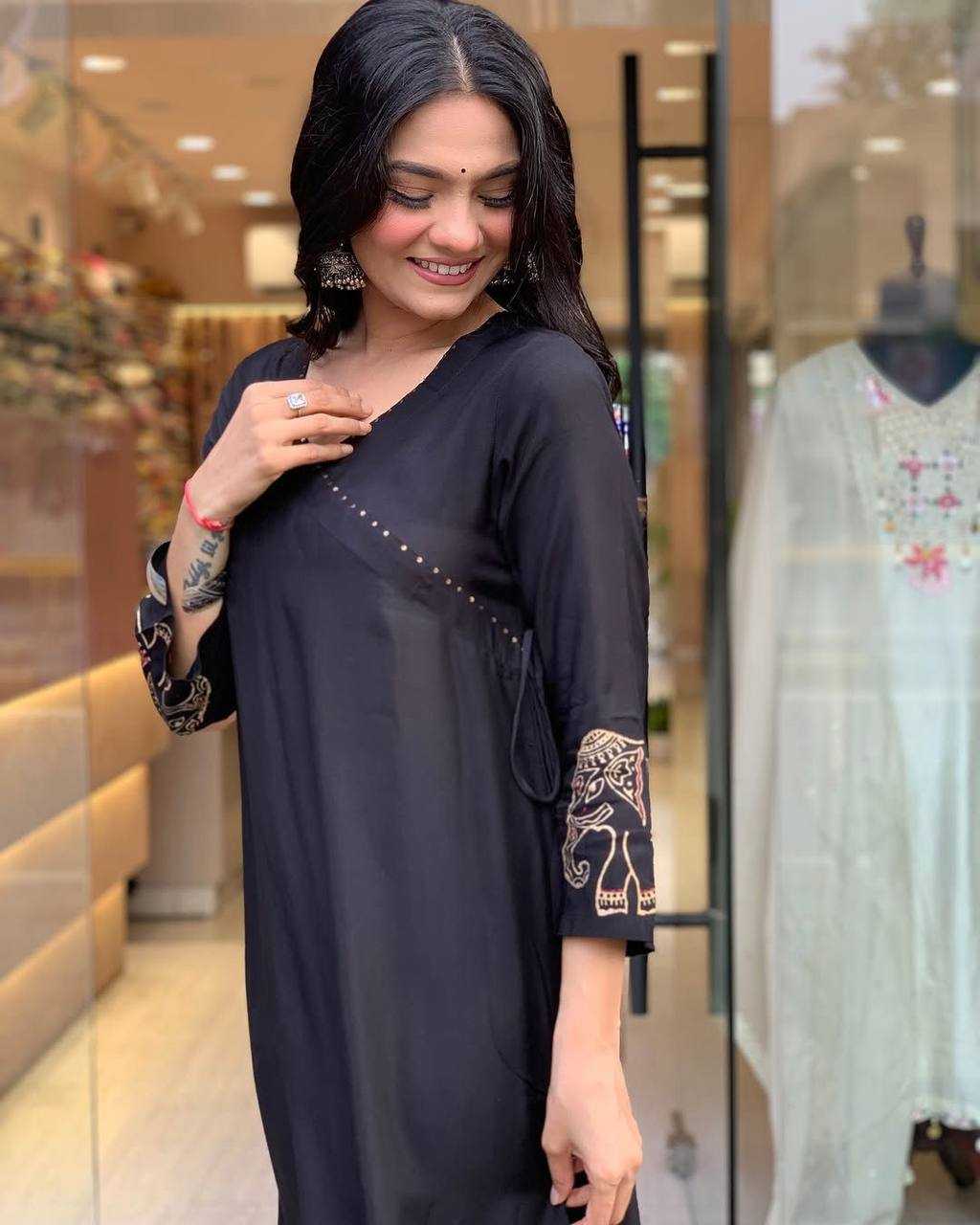 YNF MUSLIN KESH211 LDY115 KURTIS WHOLESALE FESTIVE LONG KURTI WITH BOTTOM BLACK KURTIS MANUFACTURER- Kapda Export