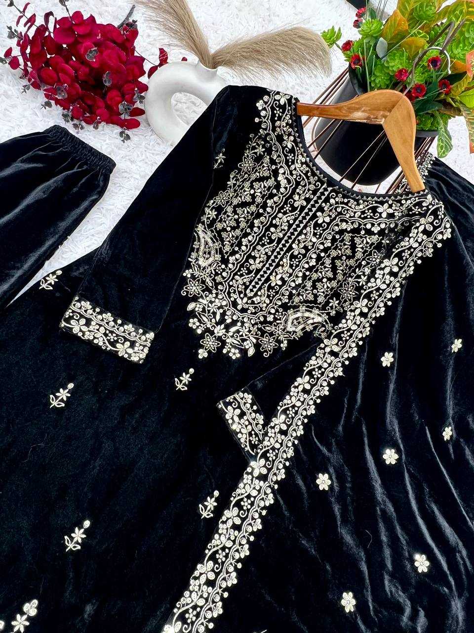 YNF VELVET KESH123 5213 SUITS & DRESSES WHOLESALE EMBROIDEREY PARTY WEAR BLACK SALWAR VELVET SUITS MANUFACTURE- Kapda Export