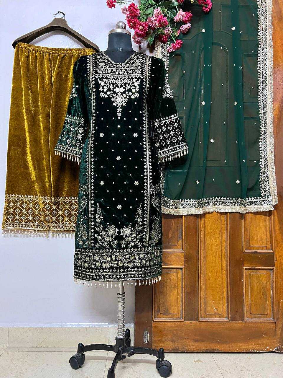 YNF VELVET KESH149 1324 SUITS & DRESSES WHOLESALE  EMBROIDERED PARTY WEAR VELVET SUITS MANUFACTURER- Kapda Export