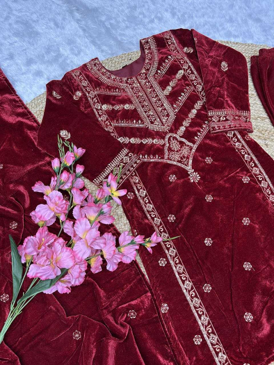 YNF VELVET KESH164 G80 SUITS & DRESSES WHOLESALE EMBROIDEREY PARTY WEAR VELVET SUITS MANUFACTURE- Kapda Export