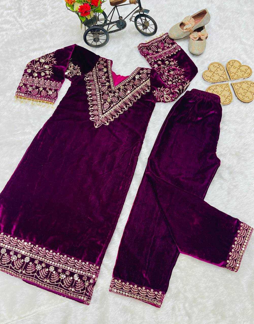 YNF VELVET RIN154 192 WHOLESALE KIDS SUIT KIDS FESTIVE SUITS MANUFACTURER- Kapda Export