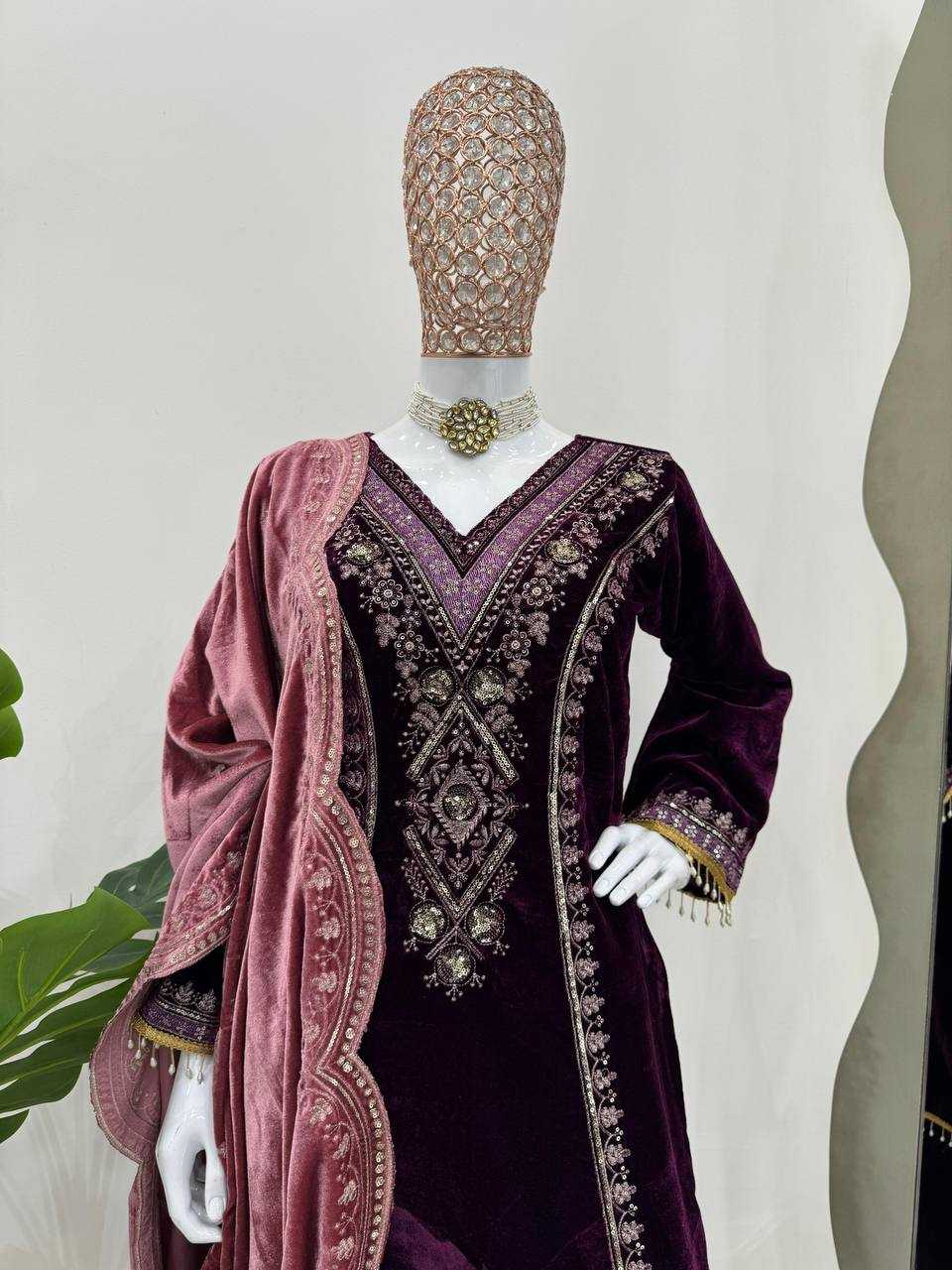 YNF VELVET RIN169 5781SUITS & DRESSES WHOLESALE EMBROIDERED VELVET LADIES PAKISTANI BRIDAL SUITS MANUFACTURE- Kapda Export