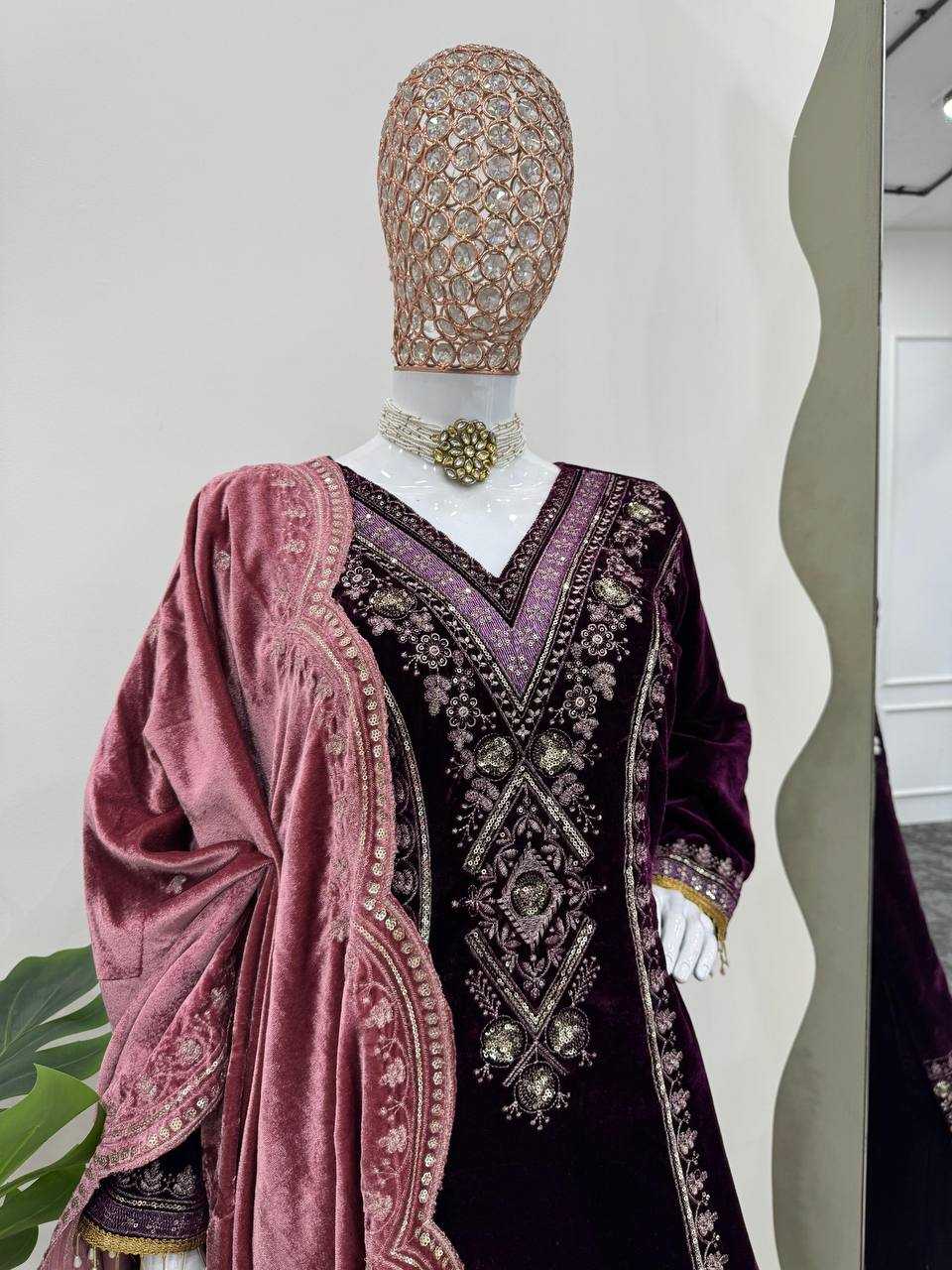 YNF VELVET RIN169 5781SUITS & DRESSES WHOLESALE EMBROIDERED VELVET LADIES PAKISTANI BRIDAL SUITS MANUFACTURE- Kapda Export