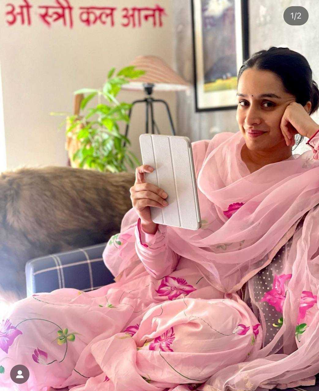 Ynf Georgette KESH413 1019 Gowns Wholesale Printed Gowns Georgette Gown Satin Gowns Manufacturer- Kapda Export