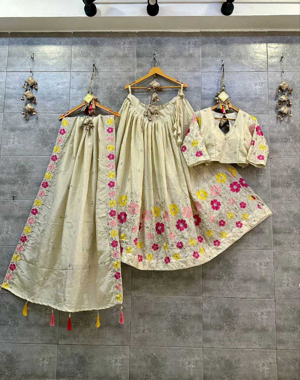 YNF TISSUE SILK KESH179 AHB128 LAHENGAS WHOLESALE DESIGNER LAYERED WITH CANCAN LAHENGAS MANUFACTURER- Kapda Export