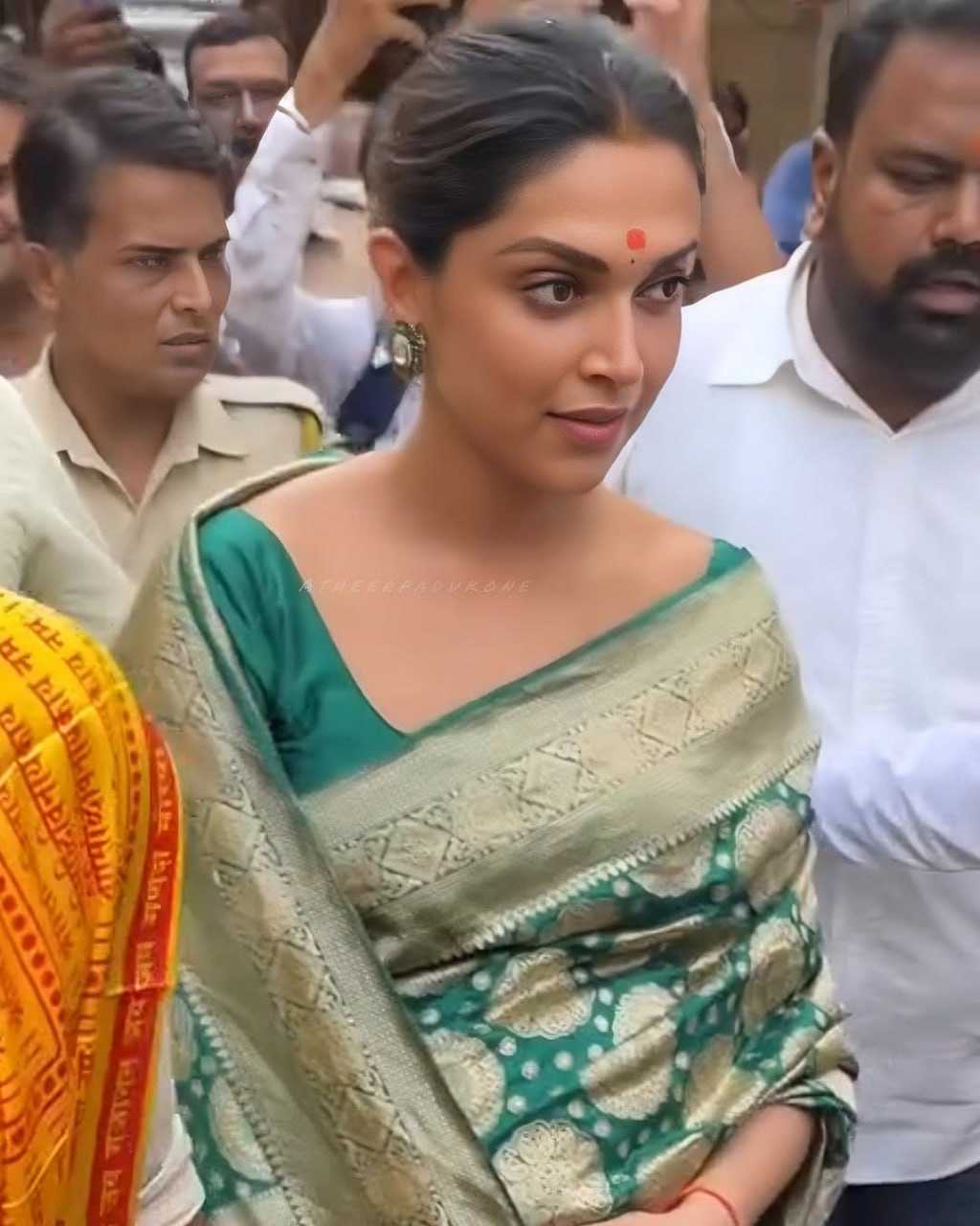 Ynf Banarasi Soft Silk RIN101 AAYNA- 40170 Sarees Silk Sarees Wedding Collections Wholesale Banarasi Silk Sarees Branded Sarees Mehendi Outfits Manufacturer- Kapda Export