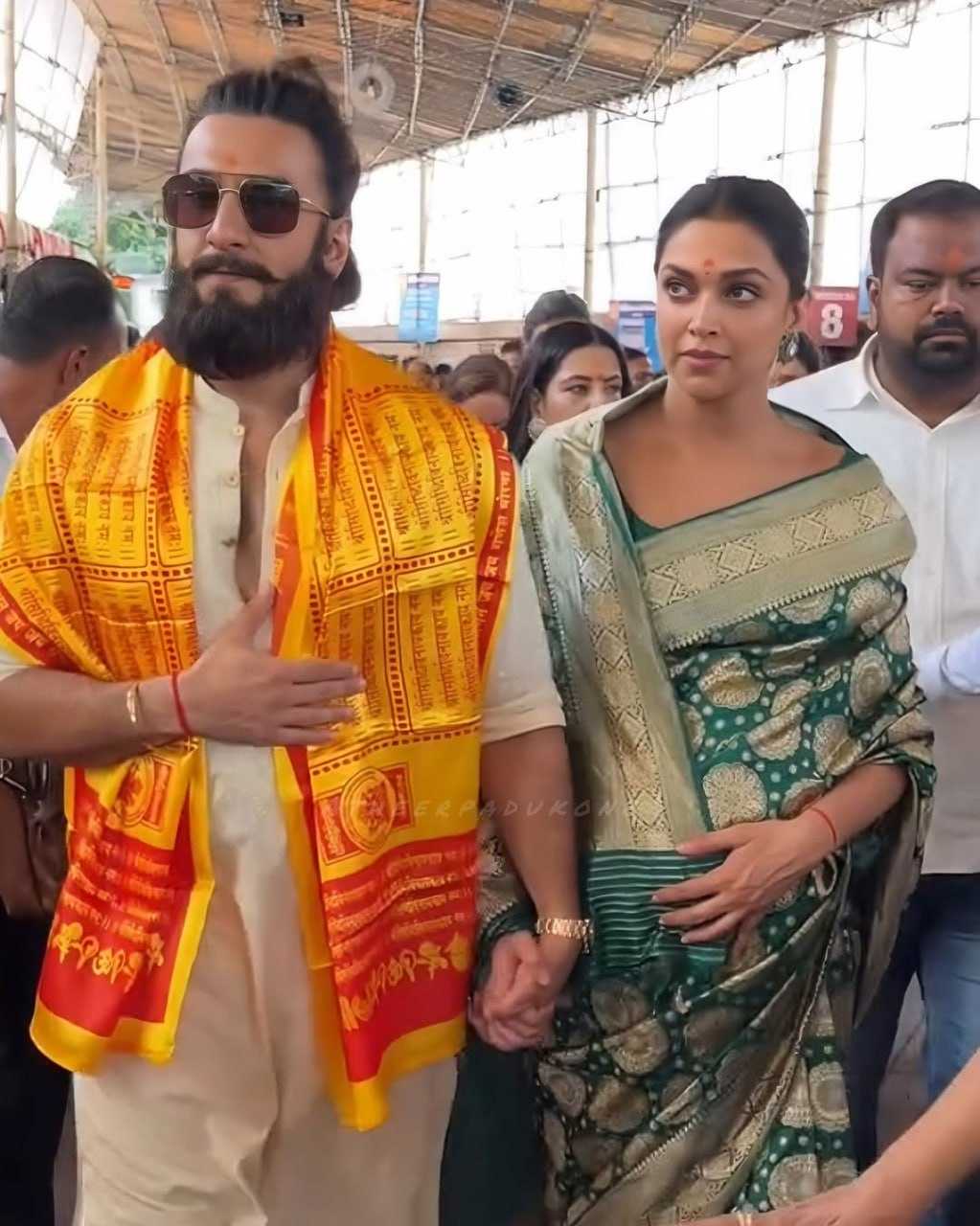 Ynf Banarasi Soft Silk RIN101 AAYNA- 40170 Sarees Silk Sarees Wedding Collections Wholesale Banarasi Silk Sarees Branded Sarees Mehendi Outfits Manufacturer- Kapda Export