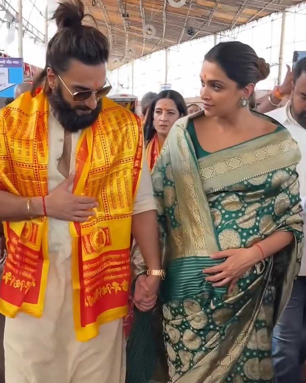 Ynf Banarasi Soft Silk RIN101 AAYNA- 40170 Sarees Silk Sarees Wedding Collections Wholesale Banarasi Silk Sarees Branded Sarees Mehendi Outfits Manufacturer- Kapda Export