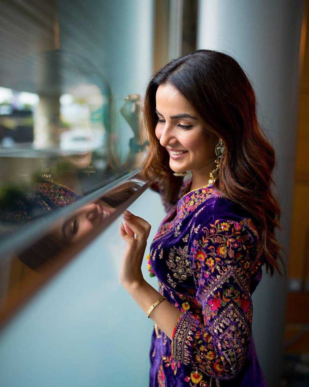 Ynf Velvet RIN215 1075 Kurti Bollywood Collections Wholesale Casual Kurtis Fancy Kurti Embroidered Kurtis Jasmin Bhasin Manufacturer- Kapda Export