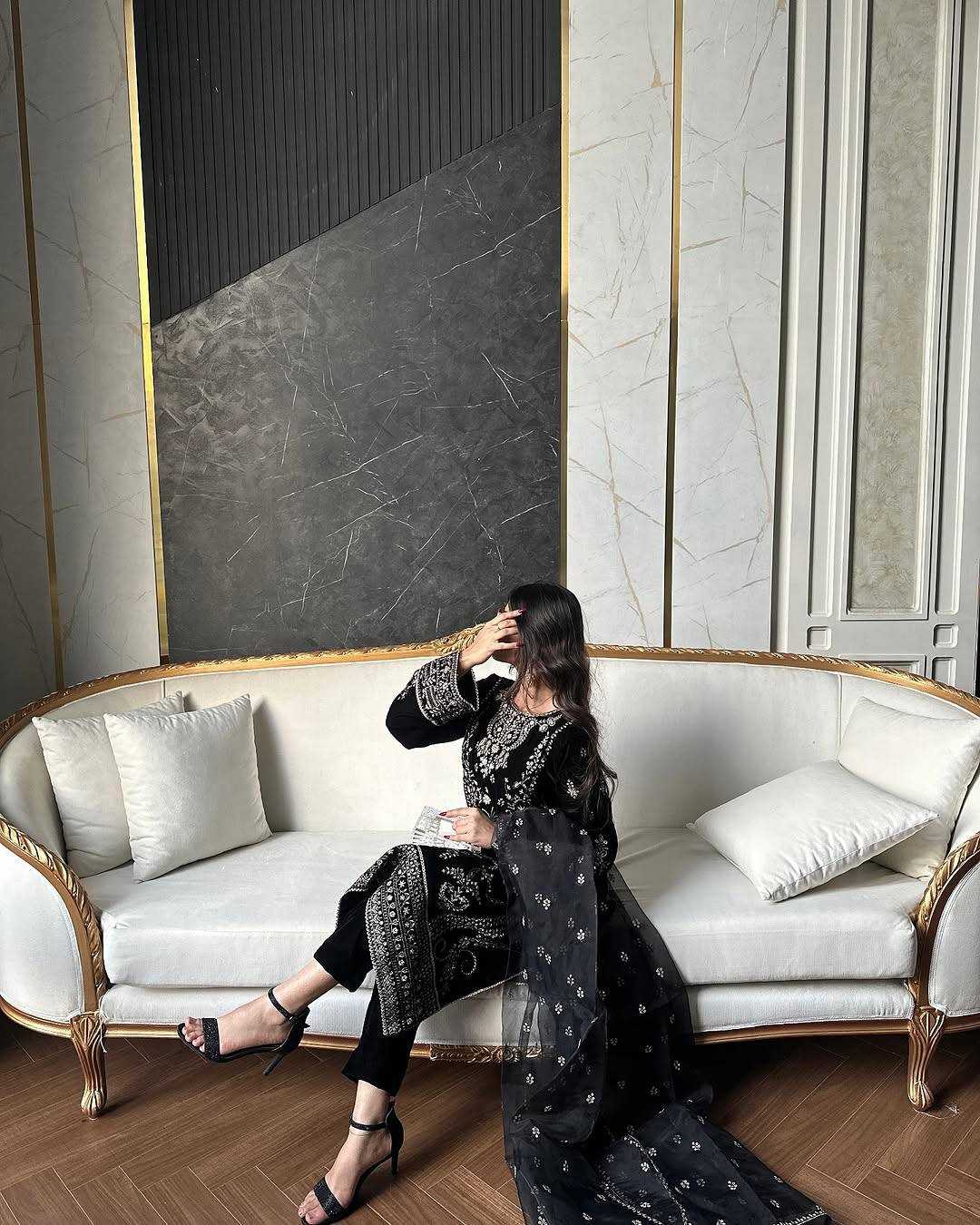 Ynf Velvet KESH492 1389 Suits & Dresses Wedding Collections Festive Collections Wholesale Velvet Suits Embroidered Suits Black Salwar Suit Manufacturer- Kapda Export