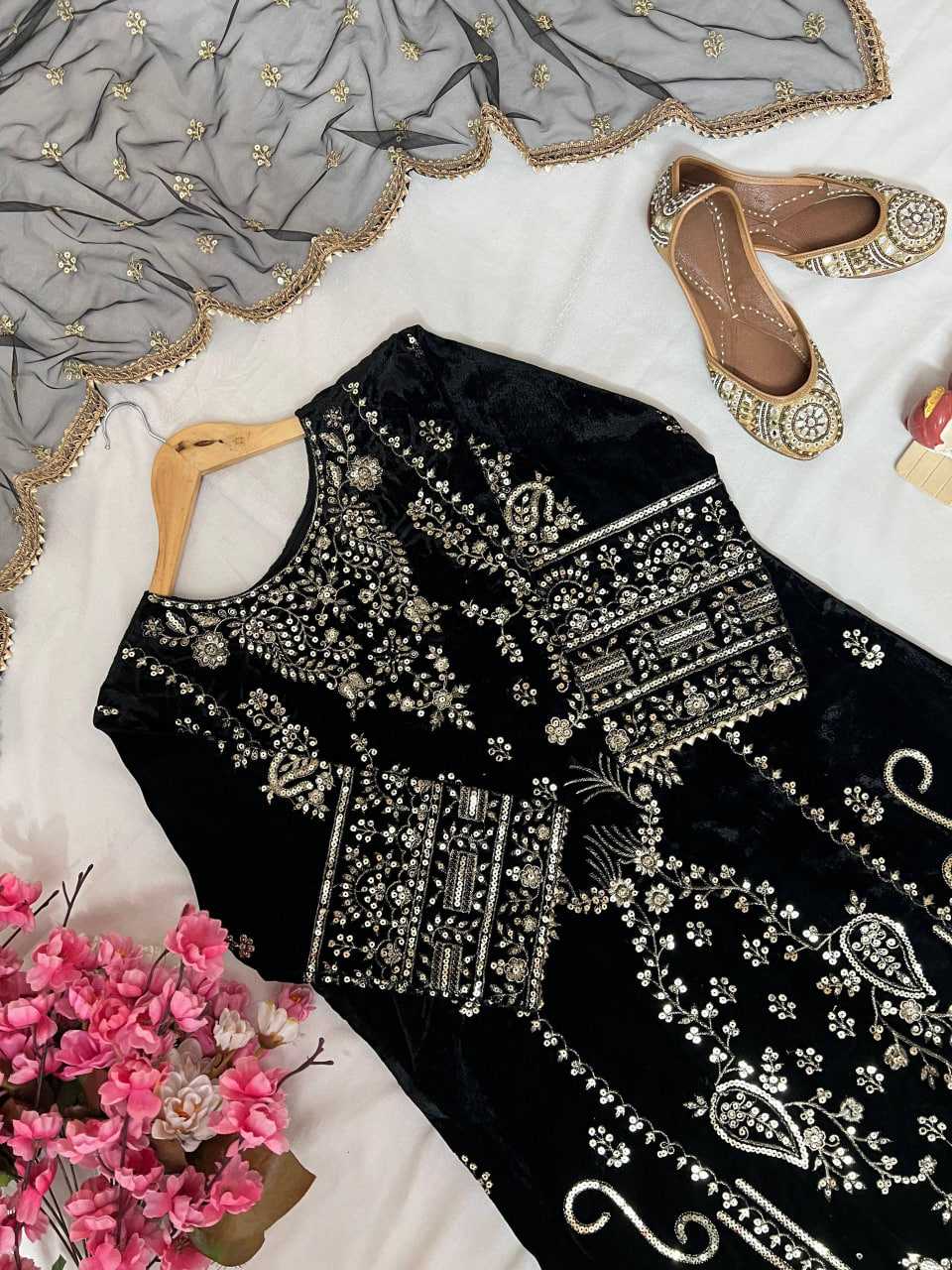 Ynf Velvet KESH492 1389 Suits & Dresses Wedding Collections Festive Collections Wholesale Velvet Suits Embroidered Suits Black Salwar Suit Manufacturer- Kapda Export