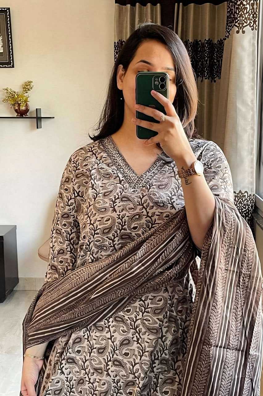 Ynf Cotton KESH559 SIMRAN Suits & Dresses Festive Collections Wholesale Straight Cut Suits Printed Dresses Cotton Dresses Manufacturer- Kapda Export