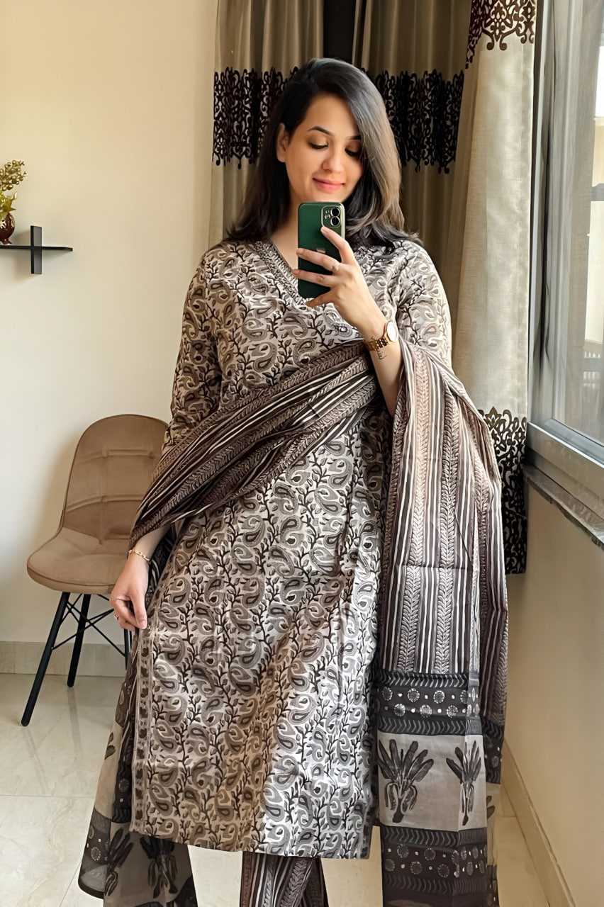 Ynf Cotton KESH559 SIMRAN Suits & Dresses Festive Collections Wholesale Straight Cut Suits Printed Dresses Cotton Dresses Manufacturer- Kapda Export