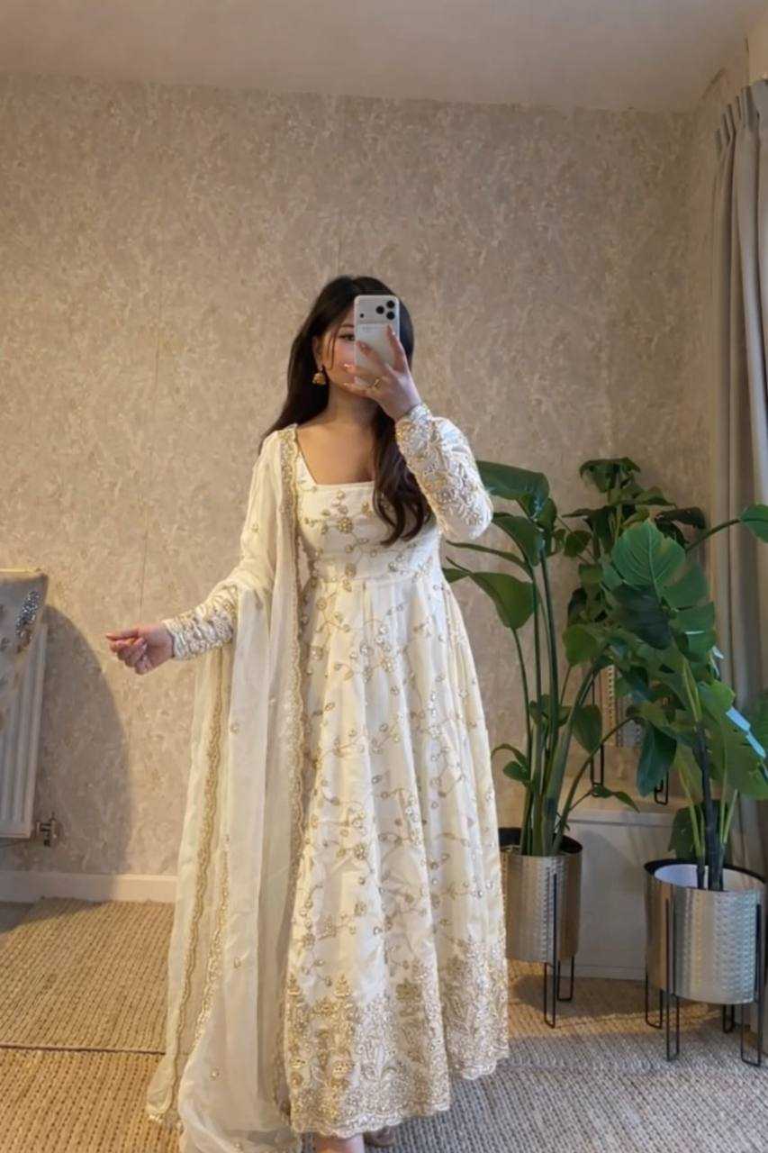 Ynf FENDY KESH490 689 Gowns Wholesale Embroidered Gown Party Wear Gowns Silk Gowns Manufacturer- Kapda Export