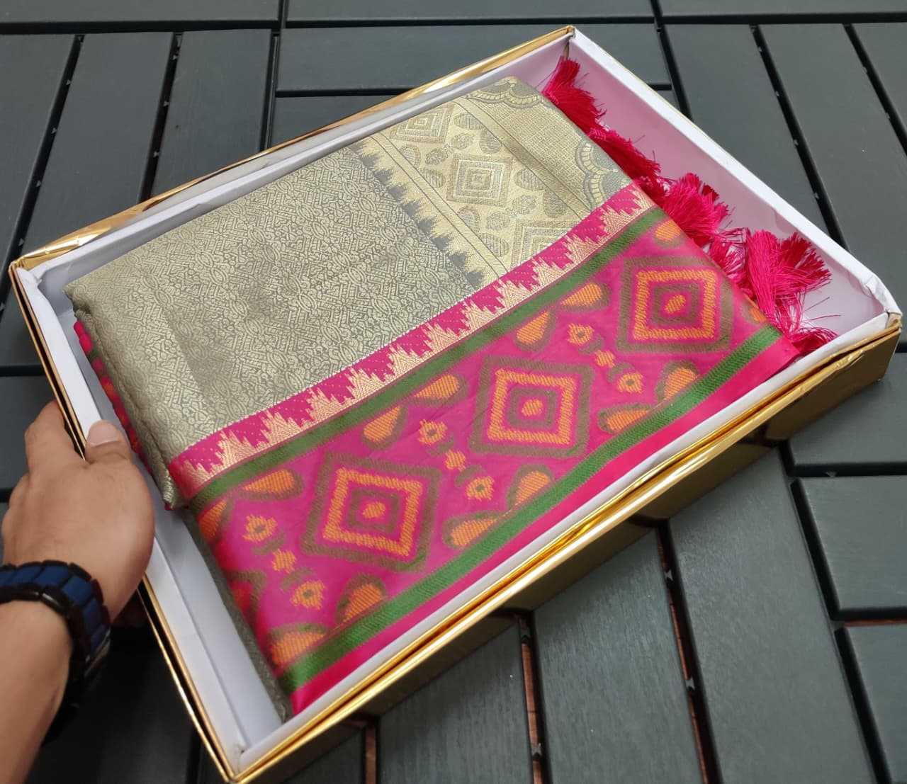 Ynf Kanjivaram Silk KESH657 patola silk Silk Sarees Wholesale Traditional Silk Sarees Kanjivaram Silk Sarees Festival Silk Sarees Manufacturer- Kapda Export