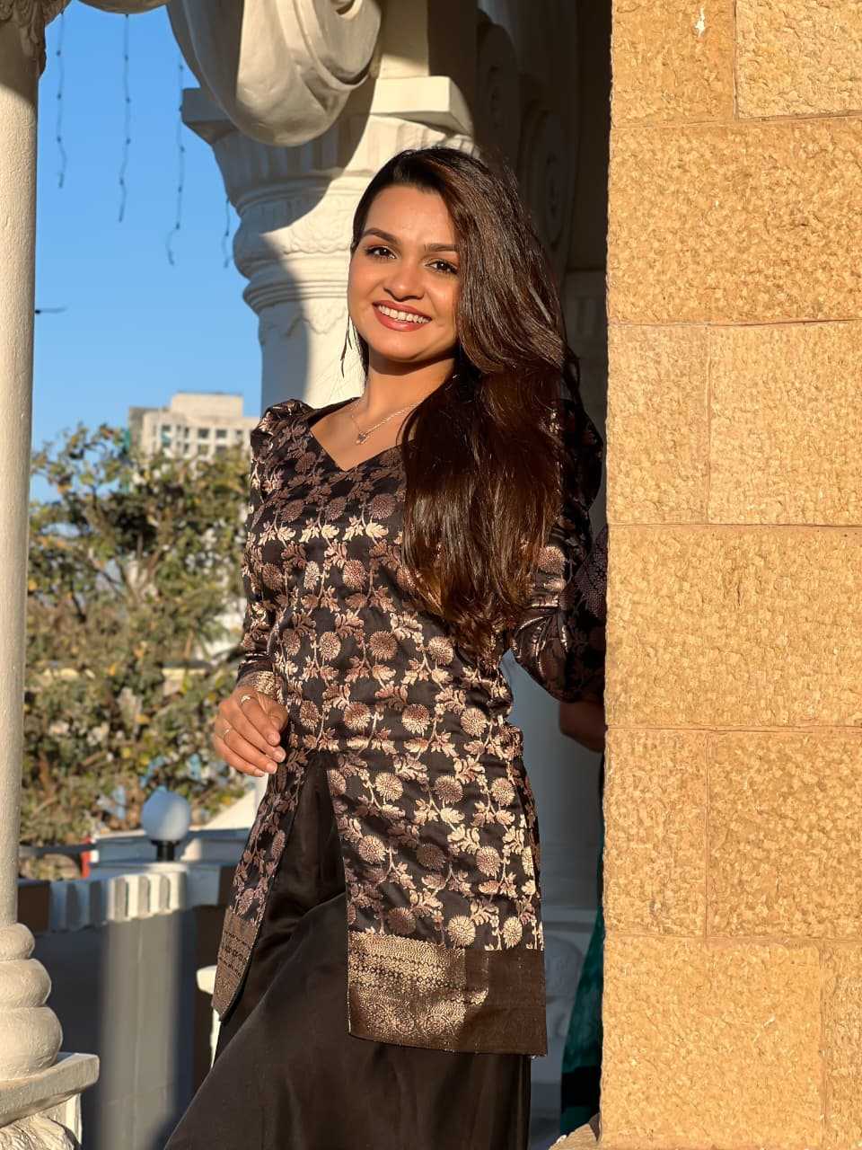 Ynf Tussar Silk KESH249 siky Gowns Wholesale Fancy Gowns Party Gowns Embroidered Gown Manufacturer- Kapda Export