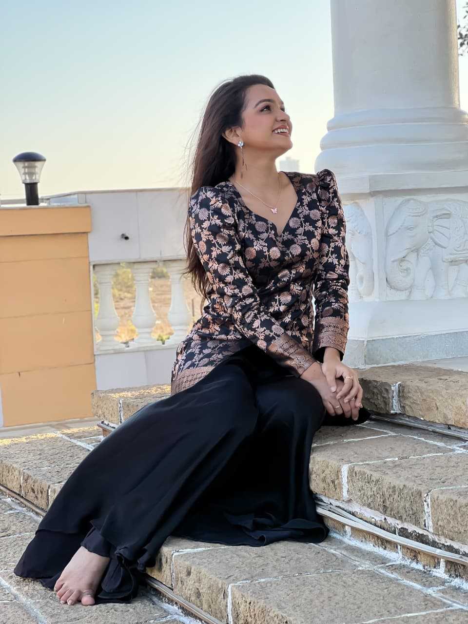 Ynf Tussar Silk KESH249 siky Gowns Wholesale Fancy Gowns Party Gowns Embroidered Gown Manufacturer- Kapda Export