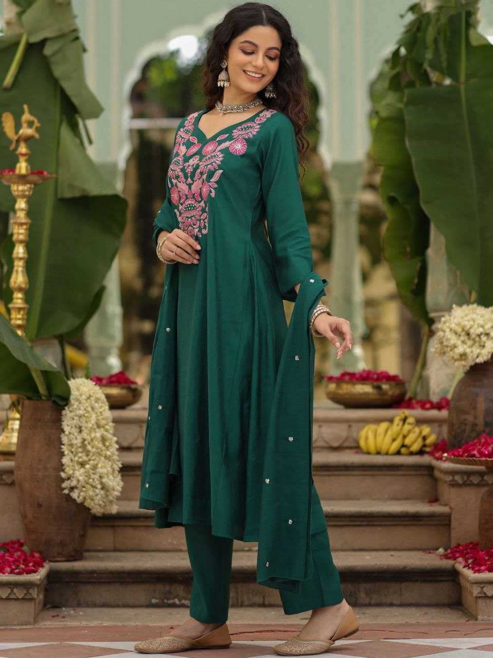 Ynf Slub Reyon KESH529 SC651 Kurti Wholesale Designer Kurtis Embroidered Kurtis Green Kurtis Manufacturer- Kapda Export
